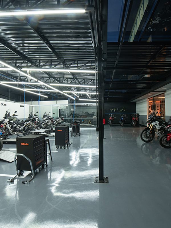 Oficina autorizada Triumph da Marello em Santo André com infraestrutura moderna e motos em manutenção